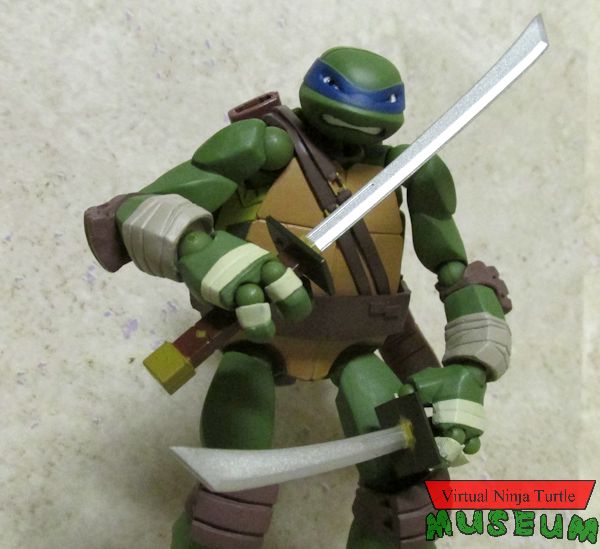 Revoltech Leonardo holding both swords