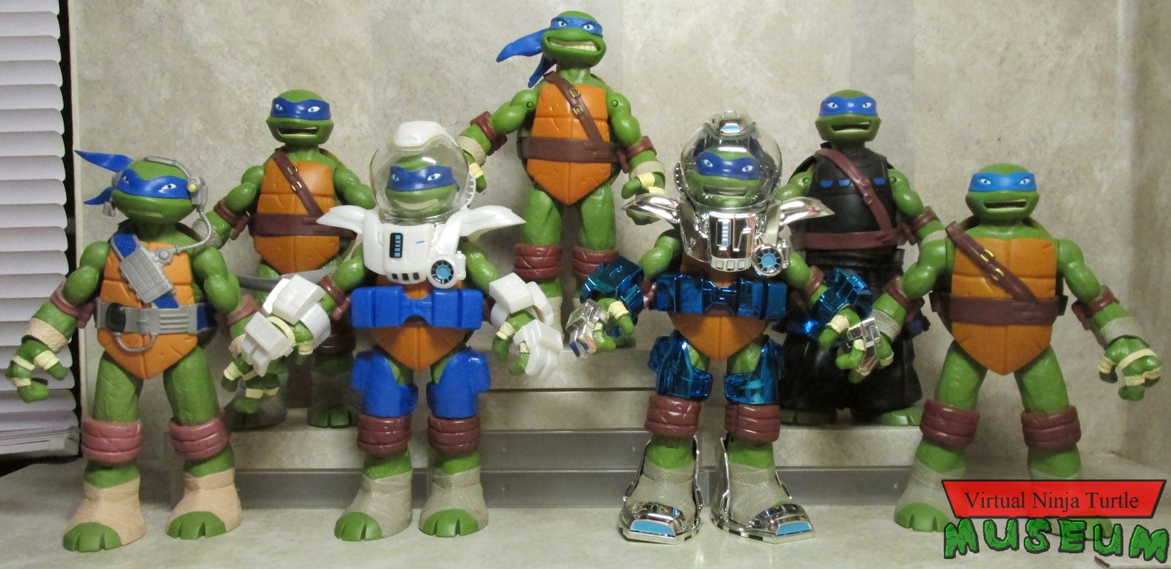 Giant Leonardo figures